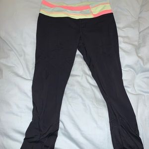 Lululemon black crops size 6